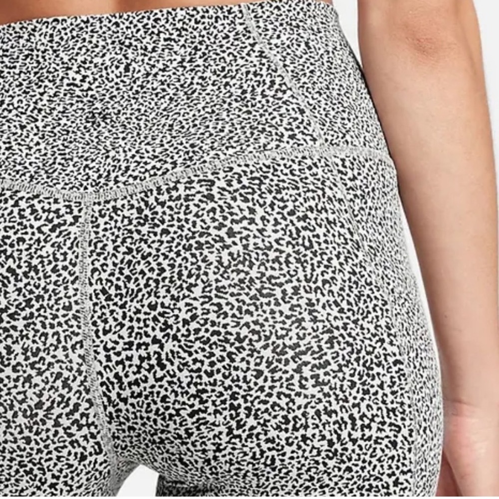 Athleta Salutation Stash Textured Tights Leggings Black White Leopard Animal XS - Picture 13 of 13